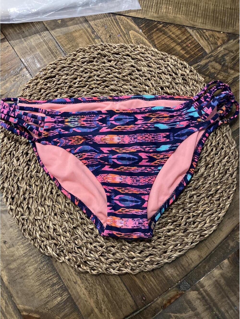 NWOT C/W Bikini Bottom W/ Side Detail